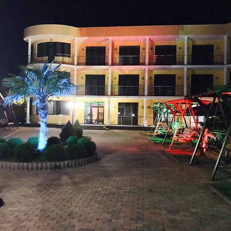 Hotel Danelyan Пицунда Екстериор снимка