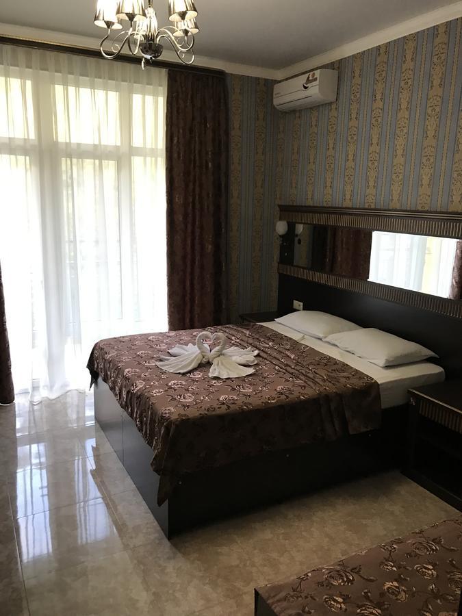 Hotel Danelyan Пицунда Екстериор снимка