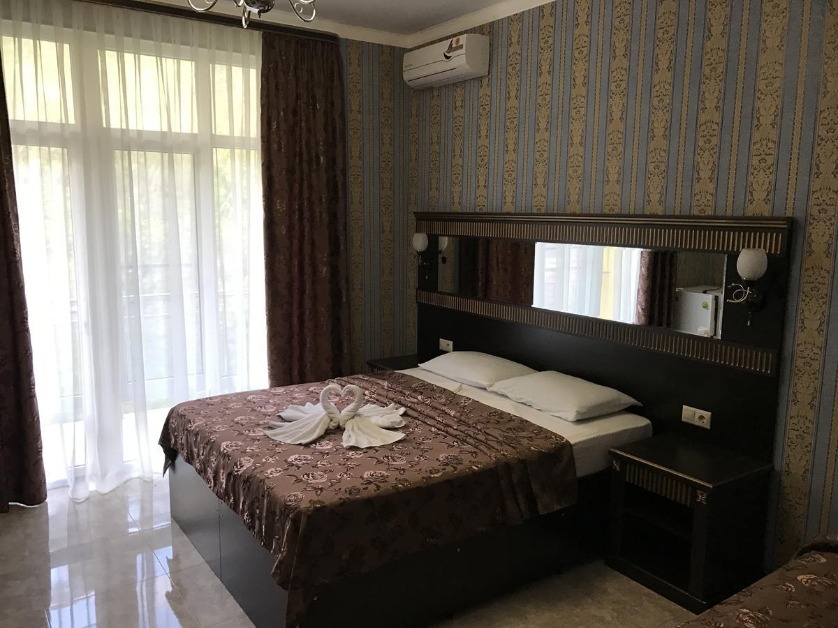 Hotel Danelyan Пицунда Екстериор снимка