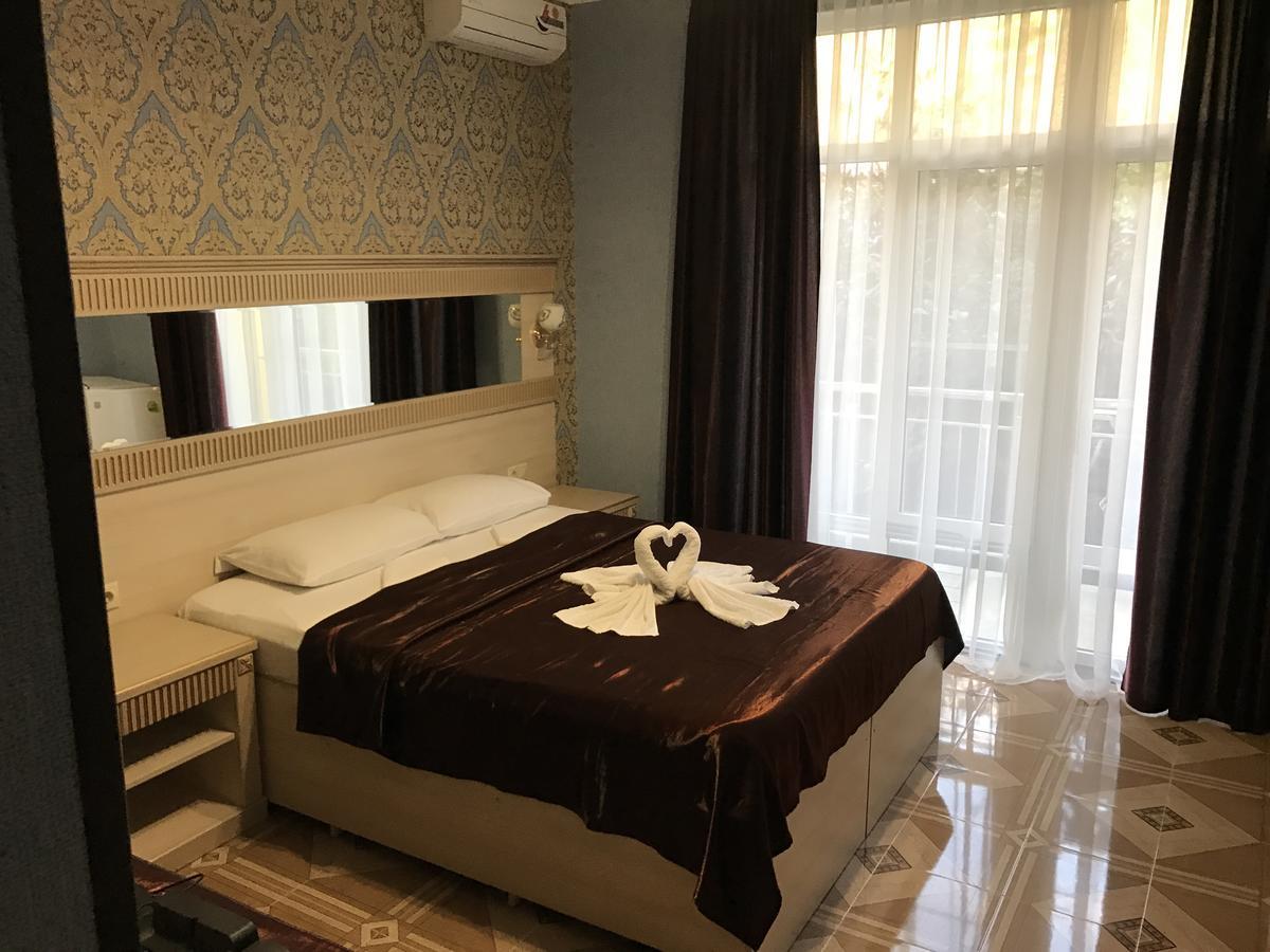 Hotel Danelyan Пицунда Екстериор снимка