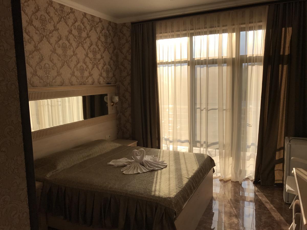 Hotel Danelyan Пицунда Екстериор снимка