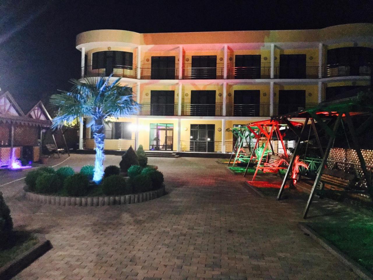 Hotel Danelyan Пицунда Екстериор снимка