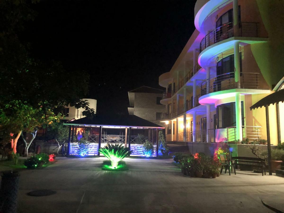Hotel Danelyan Пицунда Екстериор снимка